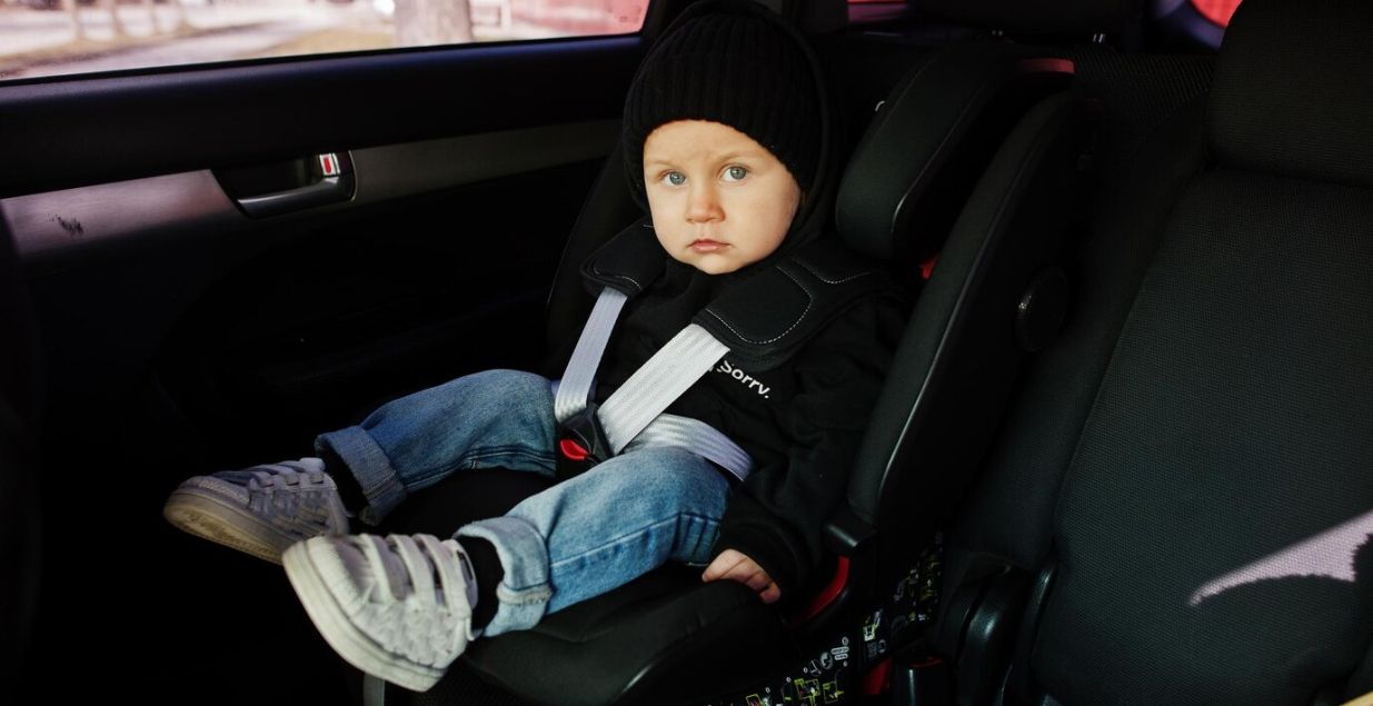 Zašto je opasno da djeca u autosjedalicama budu u zimskim jaknama?
