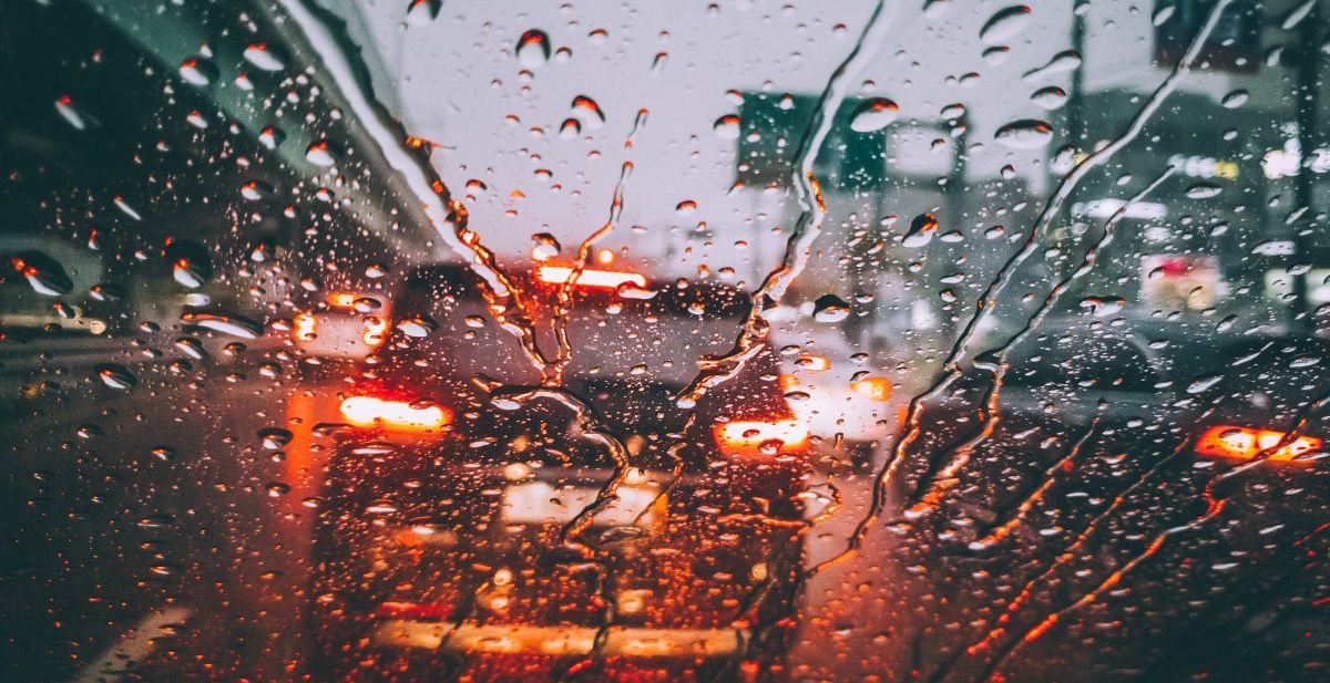Kako se pripremiti za vožnju po jakoj kiši?