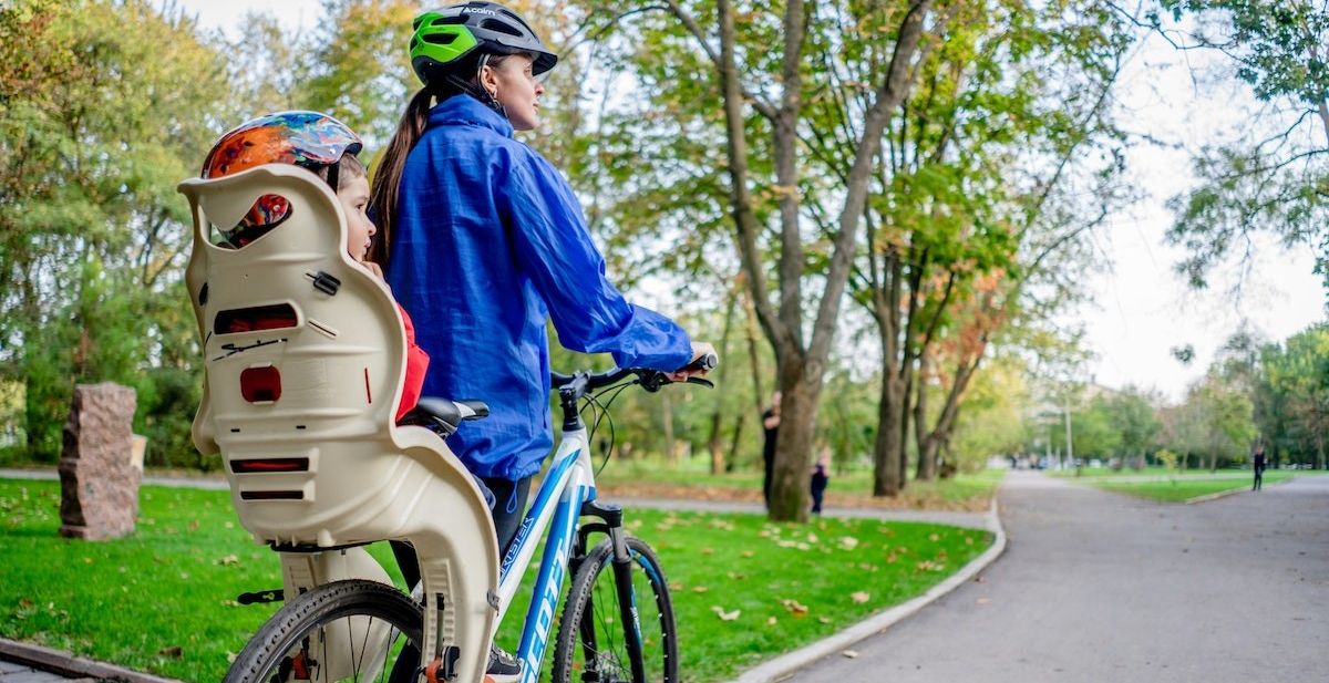 Zašto je bitno nositi biciklističku kacigu i kako je pravilno nositi