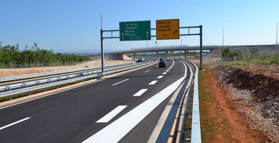 Kako sigurno zaustaviti vozilo na autocesti u slučaju kvara?