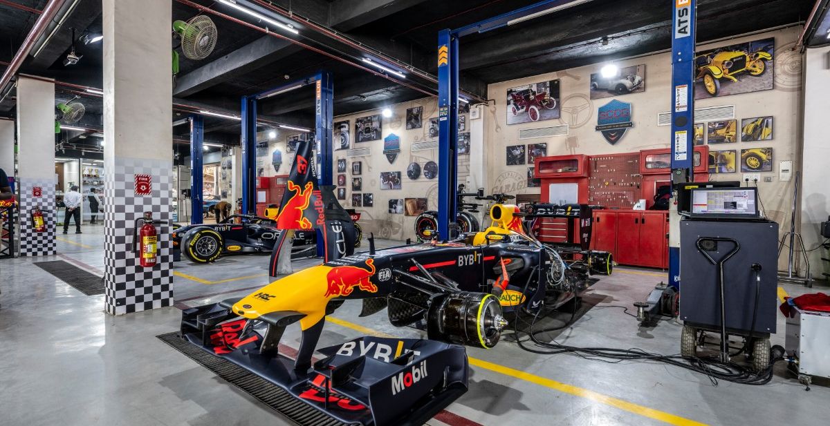U Sarajevo stigao Red Bullov kamion sa šampionskim F1 bolidom RB7!