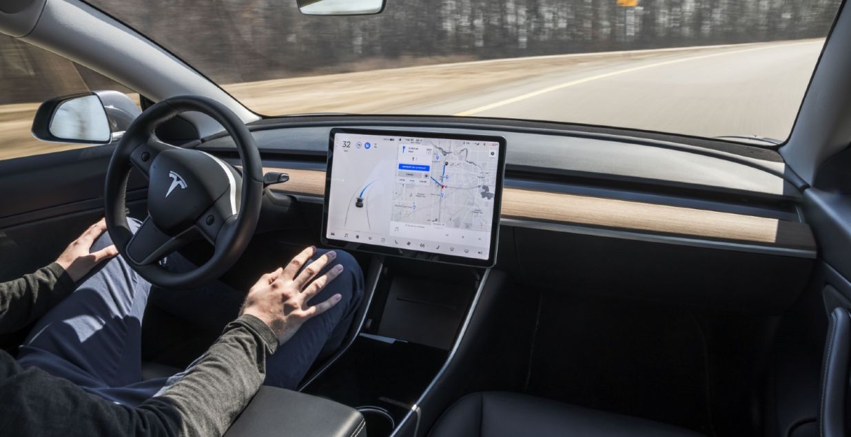 Tesla će u septembru lansirati napredniji sistem samostalne vožnje