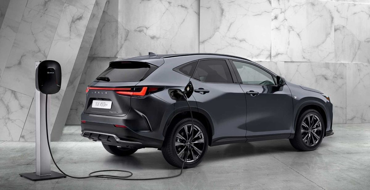 Plug-in hibridi opet u nevolji, električni automobili preuzimaju primat