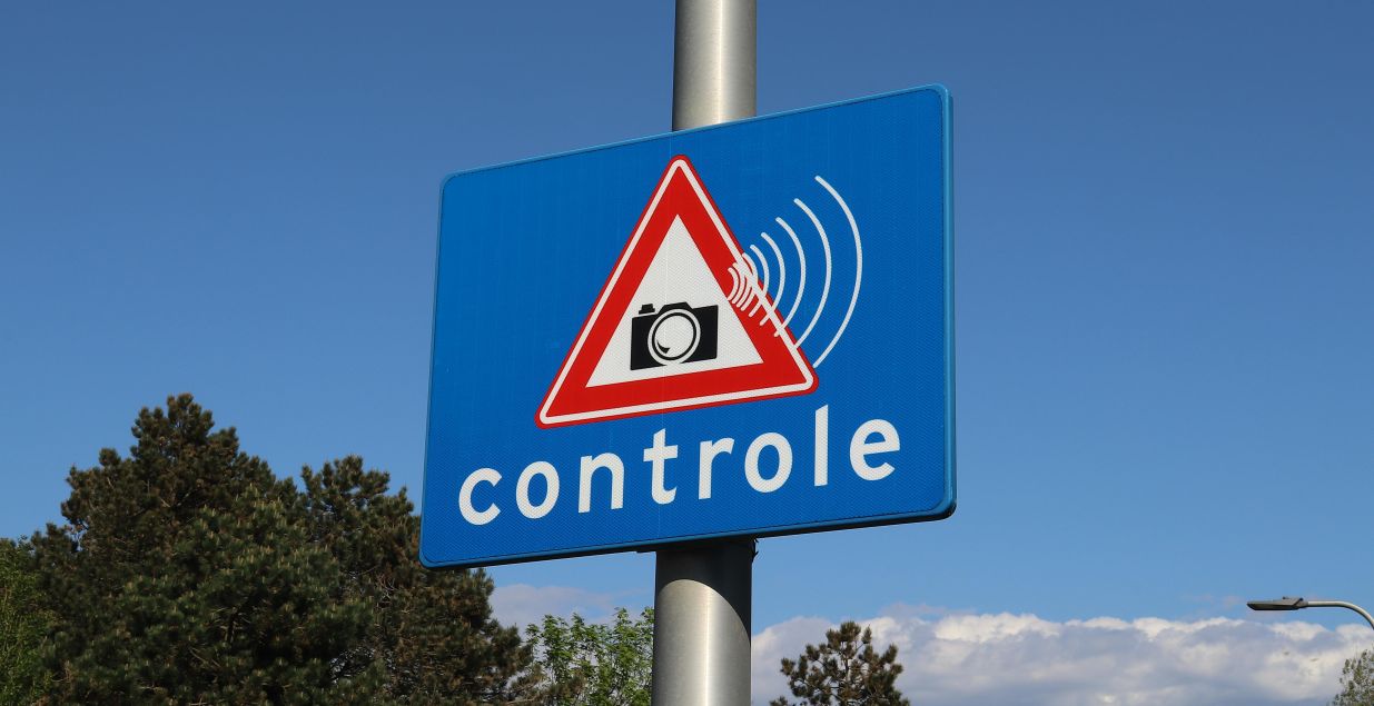 Morate li biti upozoreni na kameru za mjerenje brzine?