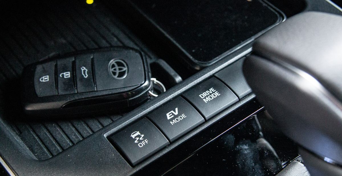 Toyota Corolla Cross: Redizajn joj dobro stoji, a provjereni hibrid daje snagu