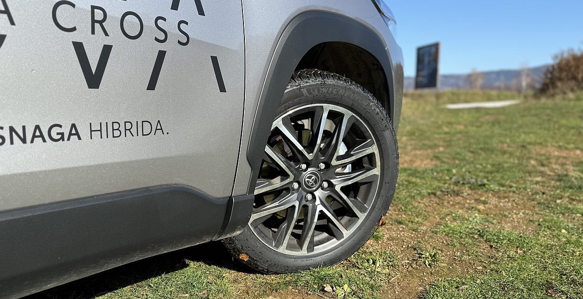 Toyota Corolla Cross: Redizajn joj dobro stoji, a provjereni hibrid daje snagu