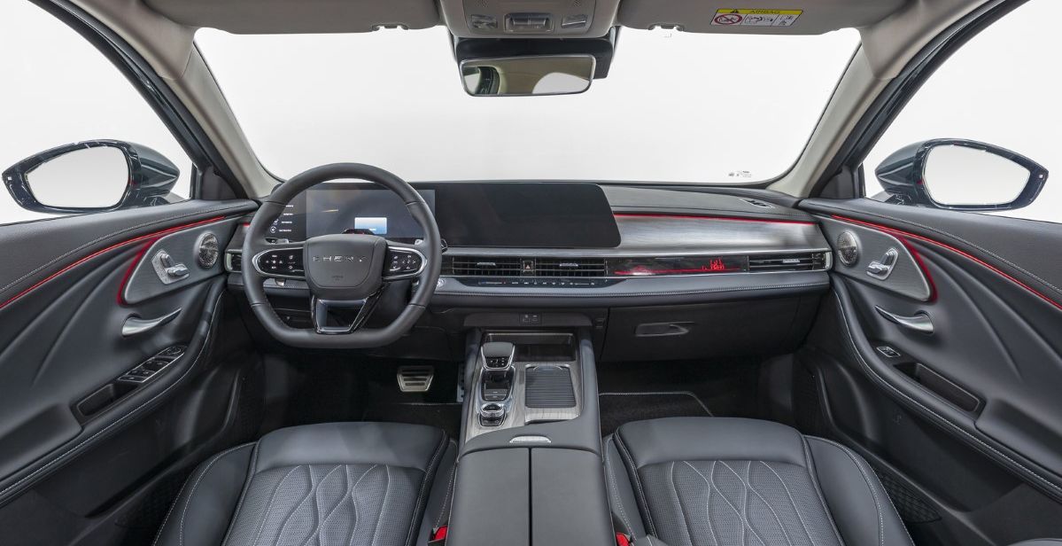 U BiH premijerno predstavljeni Chery Arrizo 8 i redizajnirani Chery Tiggo 4 Hybrid