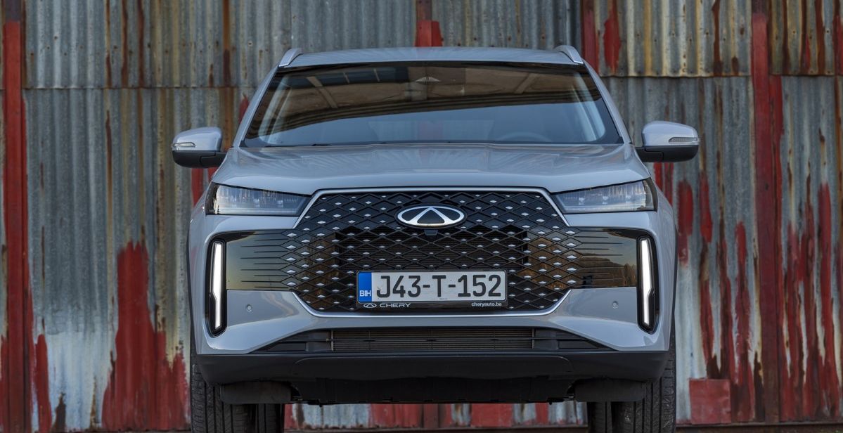 U BiH premijerno predstavljeni Chery Arrizo 8 i redizajnirani Chery Tiggo 4 Hybrid