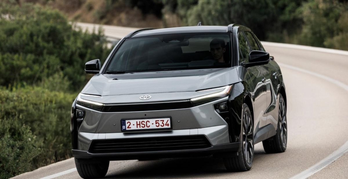Ažuriran Toyotin “električar”: Šta je sve novo na redizajniranom bZ4X?