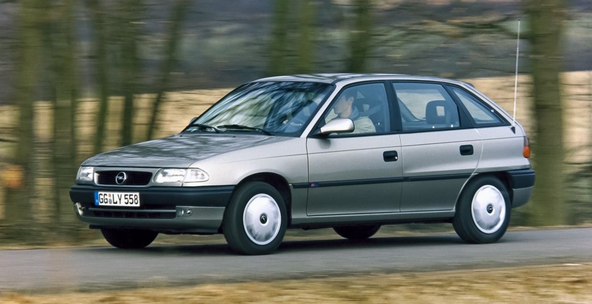 Opel obilježava 35 godina od predstavljanja prve generacije Astre