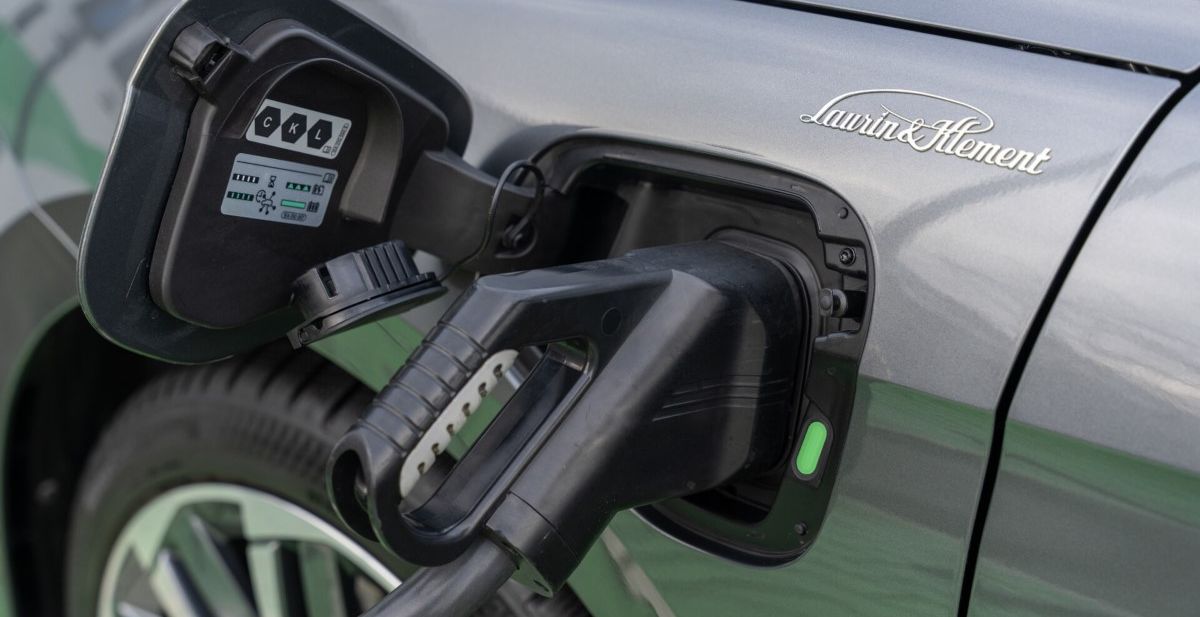 Gorivo sve skuplje: Da li su limuzine s PHEV pogonom rješenje protiv rastrošnih SUV-ova