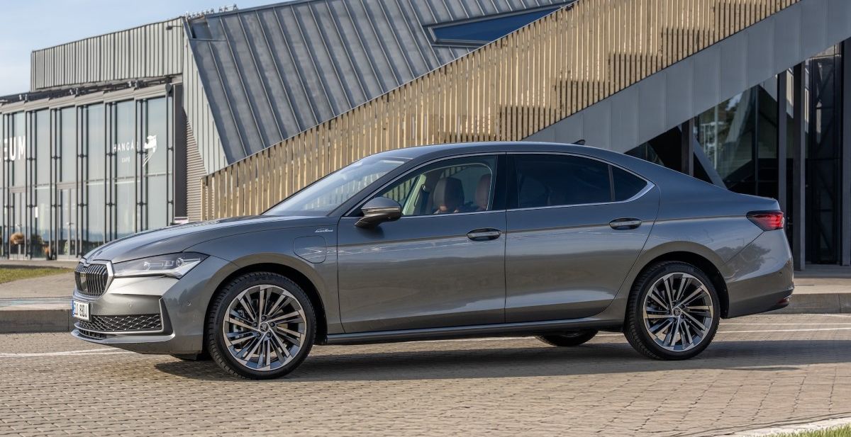 Gorivo sve skuplje: Da li su limuzine s PHEV pogonom rješenje protiv rastrošnih SUV-ova