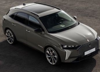 Obnovljeni DS 7 - Novi identitet i 360 KS snažan hibrid