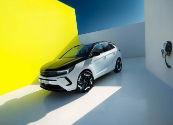 Jubilej: Grandland GSe – 75-milioniti Opel