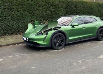 Vandali u Dizeldorfu isčupali Matrix farove sa Porsche Taycana Cross Turismo