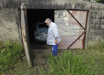 Mujica i njegova Buba: Čiji su ono sirotani