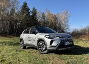 Toyota Corolla Cross: Redizajn joj dobro stoji, a provjereni hibrid daje snagu