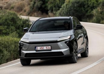 Ažuriran Toyotin “električar”: Šta je sve novo na redizajniranom bZ4X?