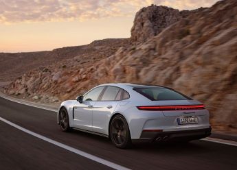 Porsche: Više od 173.000 modela opozvano zbog problema s kamerom za parkiranje