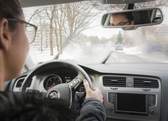 Iako zima još nije gotova obratite povremeno posebnu pažnju na akumulator i gume