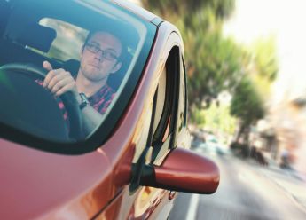 Upotreba zvučnog upozorenja sirene u vozilu