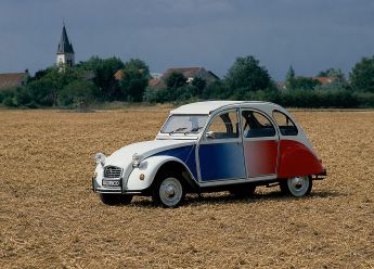 Francuska je u polufinalu na Mundijalu, a Citroën 2CV Cocorico slavi 40. rođendan